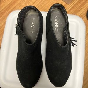 Vionic suede boots